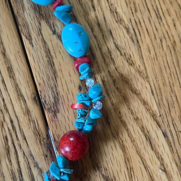 Vibrant turquoise and coral Necklace with pendant - Picture 4 of 5